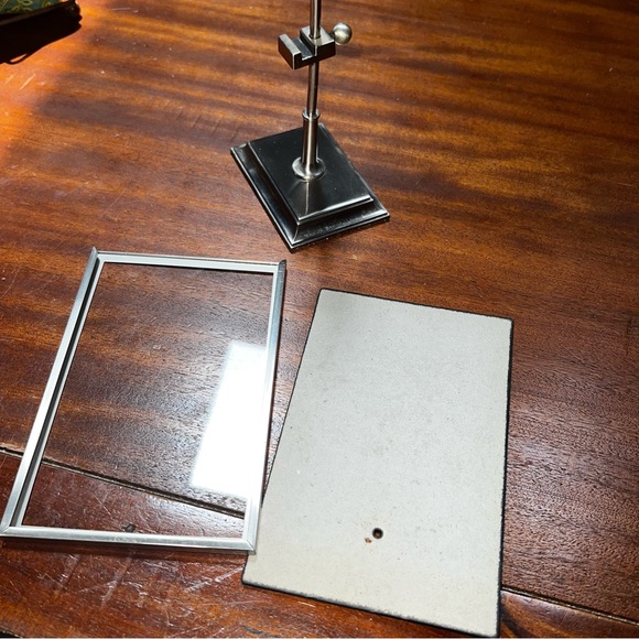 Industrial frame style silver metal frame screws hold 6x4” picture Unique look - Picture 5 of 5